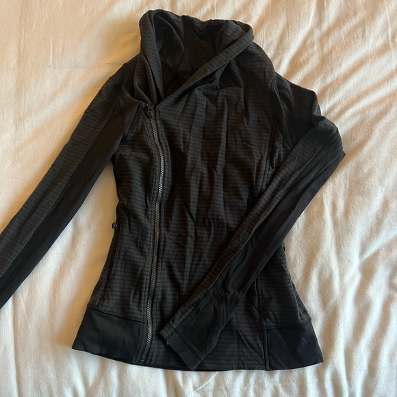 ✨LULULEMON ASYMMETRICAL BLACK JACKET - Picture 1 of 9